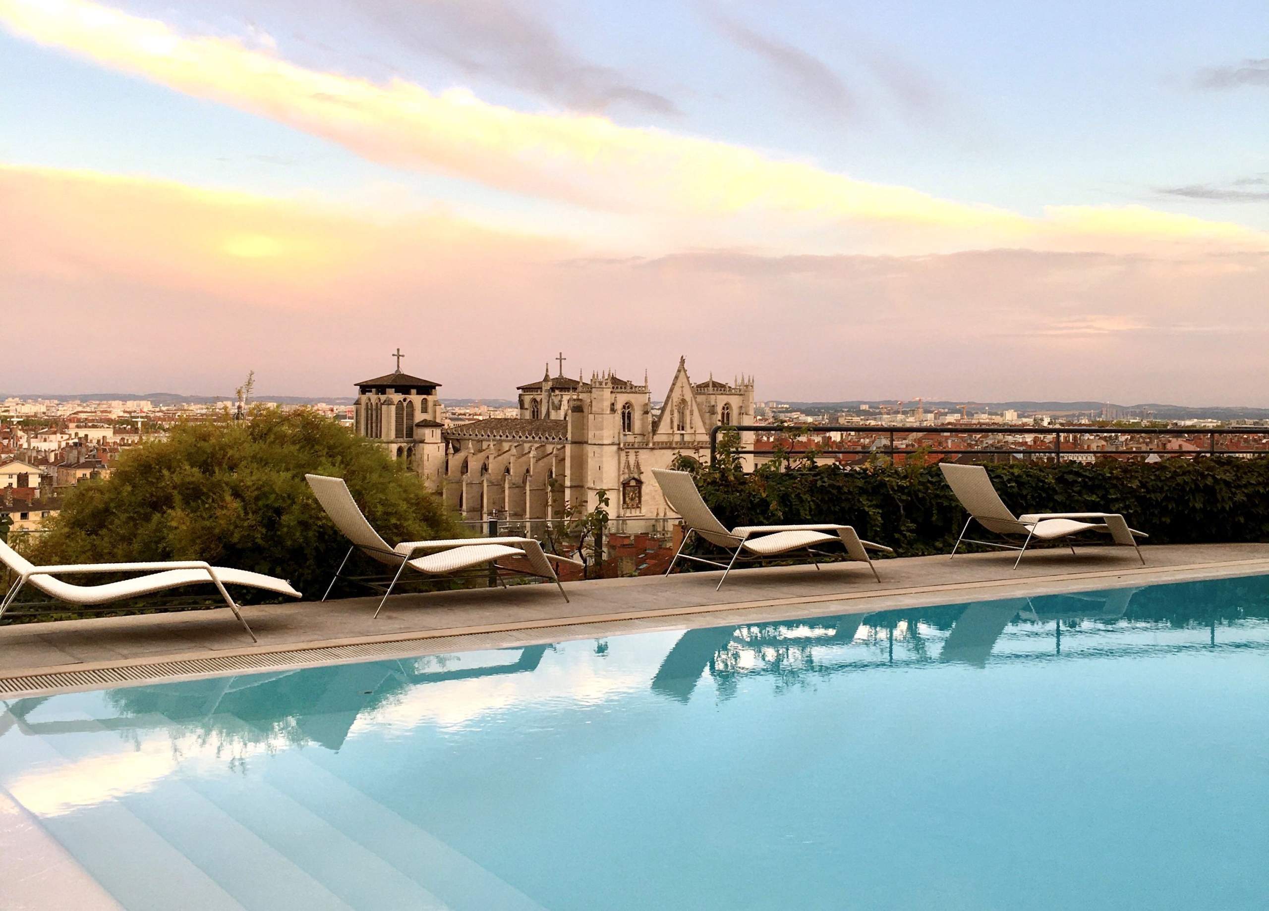 Piscine extérieure de La Villa Florentine à Lyon