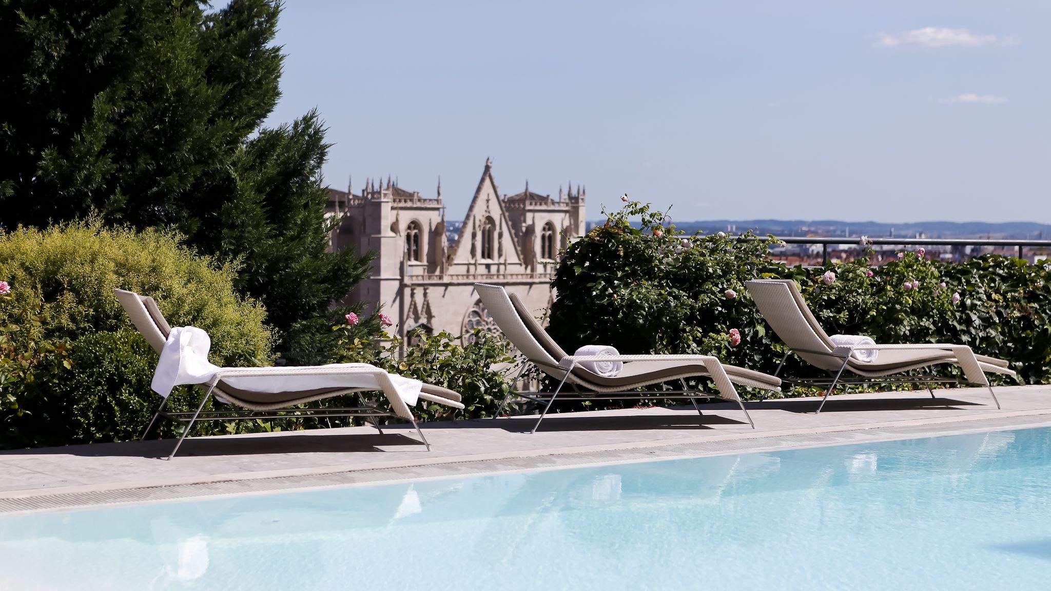 Piscine extérieure La Villa Florentine · Hôtel de Luxe 5 étoiles à Lyon 